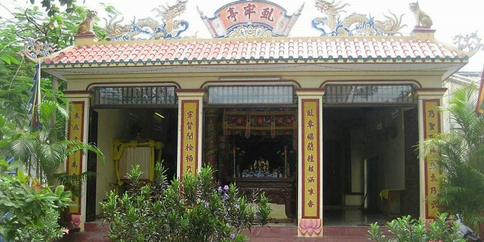 Đền thờ ở làng cổ Phú Vinh Nha Trang 