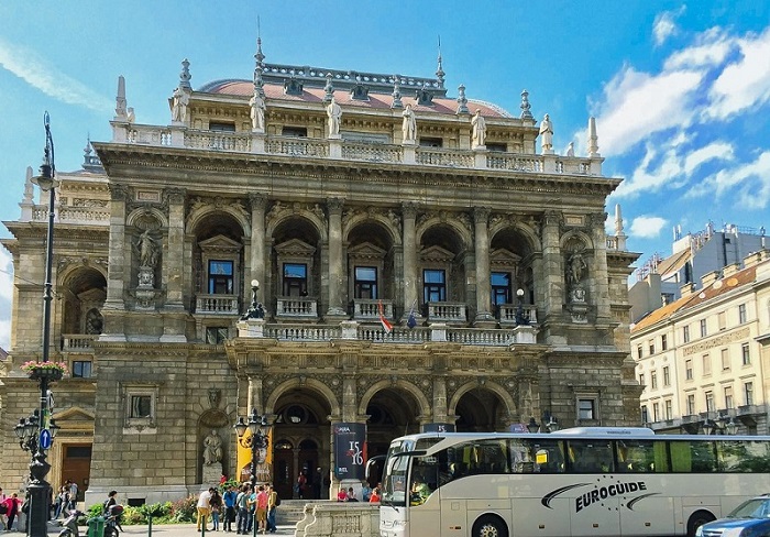Làm sao để tới nhà hát Opera Quốc gia Hungary?
