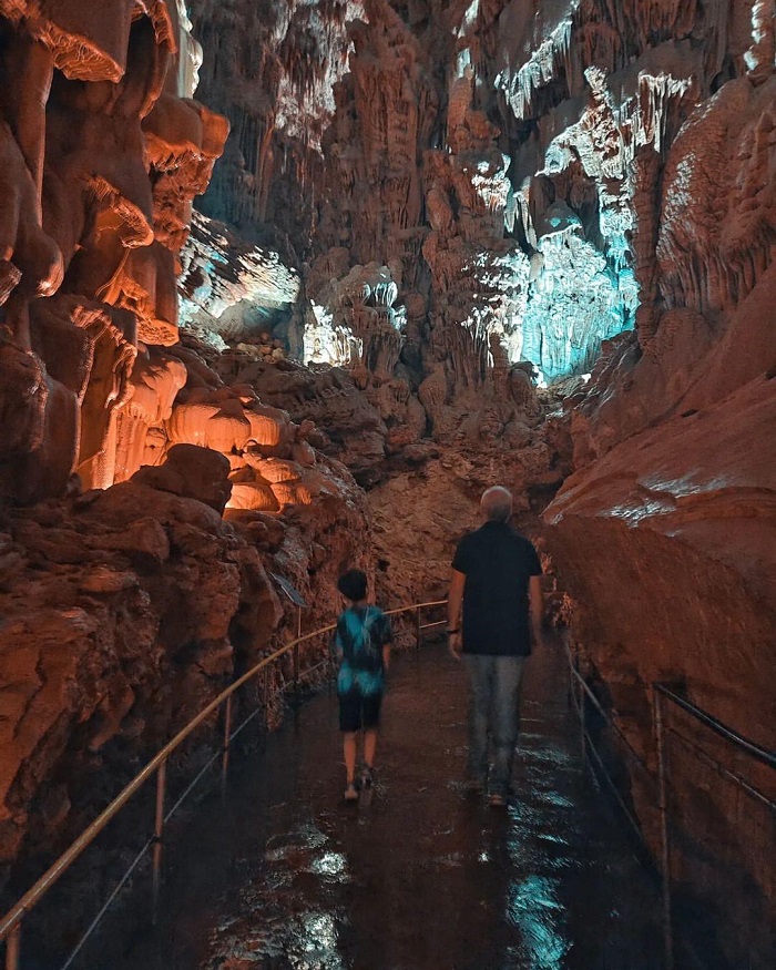 Hang động Jeita Grotto là điểm đến ở Trung Đông hình thành từ 400 trăm triệu năm