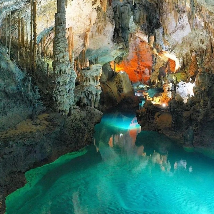 Hang động Jeita Grotto là điểm đến ở Trung Đông vô cùng huyền ảo lung linh