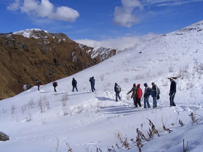 Leo núi được coi là môn thể thao mạo hiểm phổ biến nhất ở trạm đồi này - địa điểm du lịch Uttarakhand