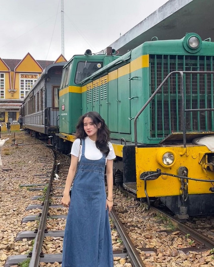 Đường tàu ga Đà Lạt là đường tàu sống ảo Việt Nam mà giới trẻ check in thường xuyên