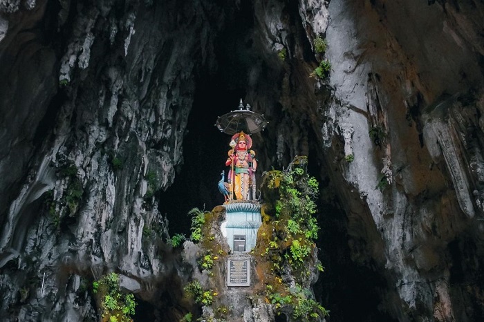 Batu là hang động nổi tiếng châu Á với nhiều bức tượng Phật đẹp