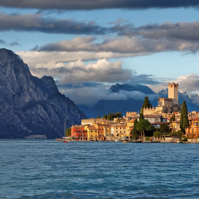 Hồ Garda là hồ nước đẹp ở châu Âu nằm tại nước Ý mộng mơ