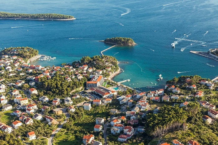 Tham quan khu định cư Banjol là trải nghiệm tuyệt vời ở đảo Rab Croatia