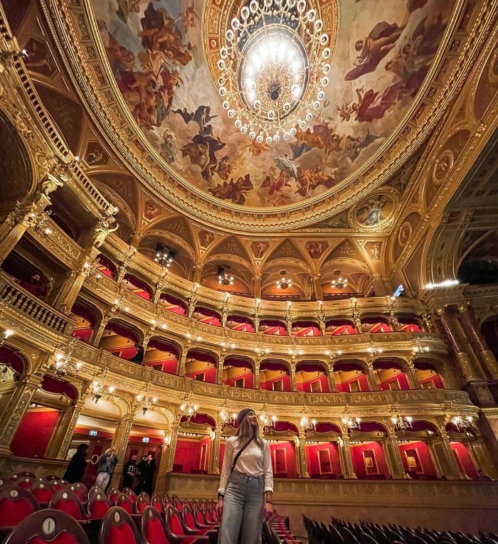 Bên trong nhà hát Opera Quốc gia Hungary
