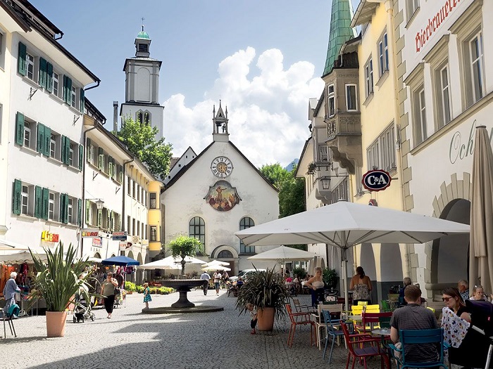 Nhà thờ thánh John là điểm tham quan ở thị trấn Feldkirch 