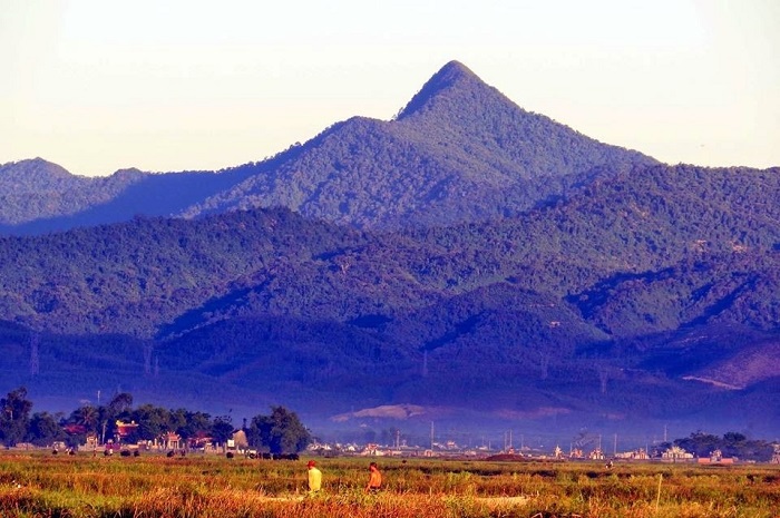 Núi Đầu Mâu ở gần phá Hạc Hải Quảng Bình 