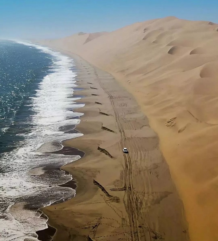 Sa mạc Namib là sa mạc đẹp trên thế giới nằm cạnh bờ biển