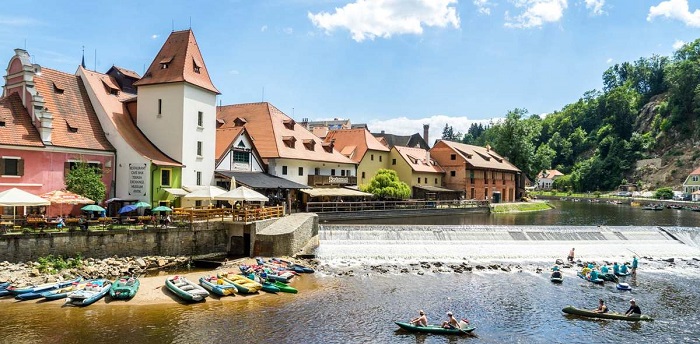 Sông Vltava là điểm tham quan gần lâu đài Cesky Krumlov