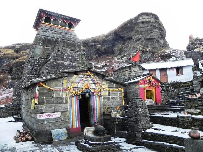 Ngôi đền ngoan đạo này có tuổi đời khoảng 1000 năm và nằm ở độ cao 3680m - địa điểm du lịch Uttarakhandđịa điểm du lịch Uttarakhand
