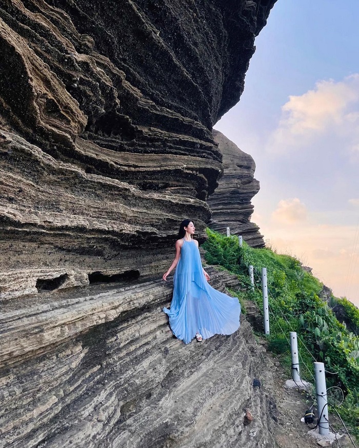 Vách đá núi Cao Cát là vách đá sống ảo ở Việt Nam lên hình rất đẹp