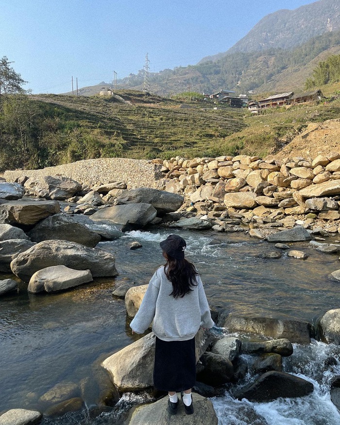 Wecamp Glamping Lào Cai nằm gần suối Mường Hoa thơ mộng