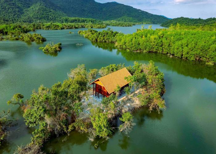 cảnh  hồ Đá Trải Bình Định