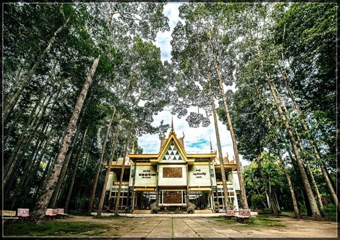 Bảo tàng Văn hóa dân tộc Khmer là địa điểm kết hợp tham quan khi đến Phước Minh Cung