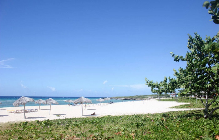 Bãi biển Don Lino là điểm tham quan ở thị trấn Guardalavaca Cuba 