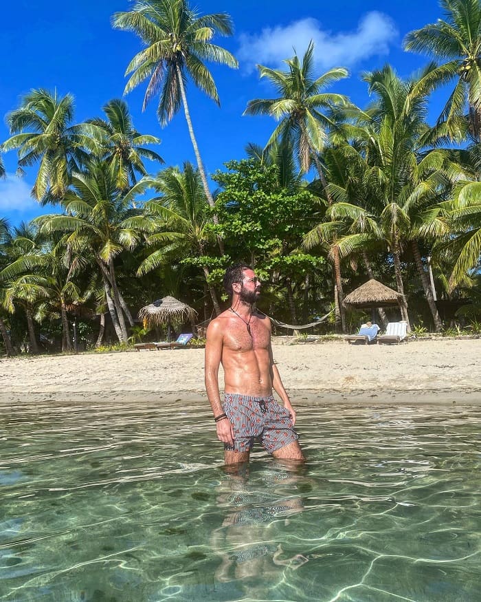 Chèo thuyền kayak ở đảo Robinson Crusoe Chile 