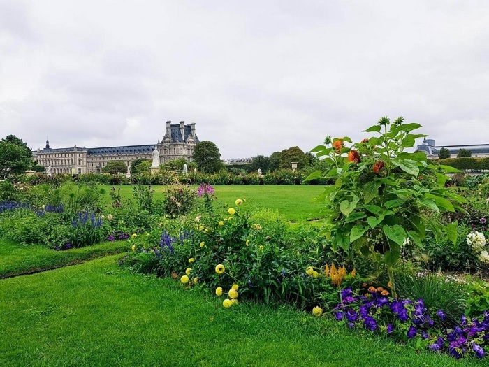 Khu Vườn Tuileries tinh túy của Pháp này với những bãi cỏ xanh tươi