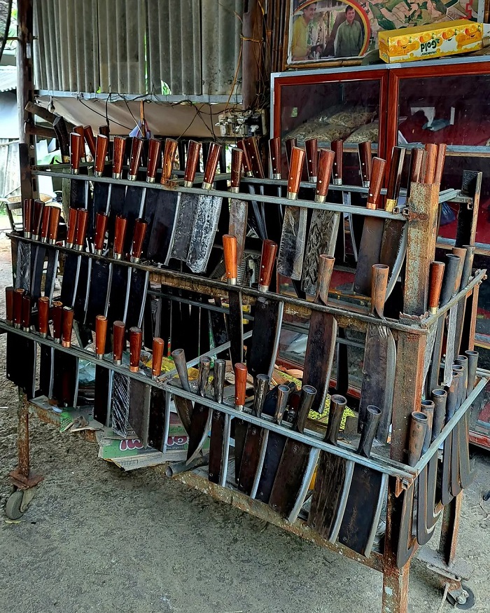 Làng rèn Phúc Sen là làng nghề truyền thống Cao Bằng cung cấp các loại dao kéo