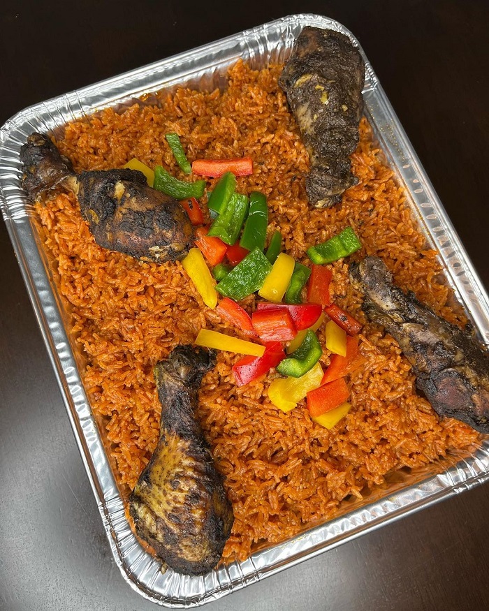 Cơm Jollof  là món ăn ngon của châu Phi được phục vụ trong các bữa tiệc