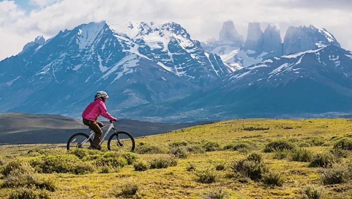 Đạp xe qua thảo nguyên Patagonia là điều nên làm khi du lịch thành phố El Calafate