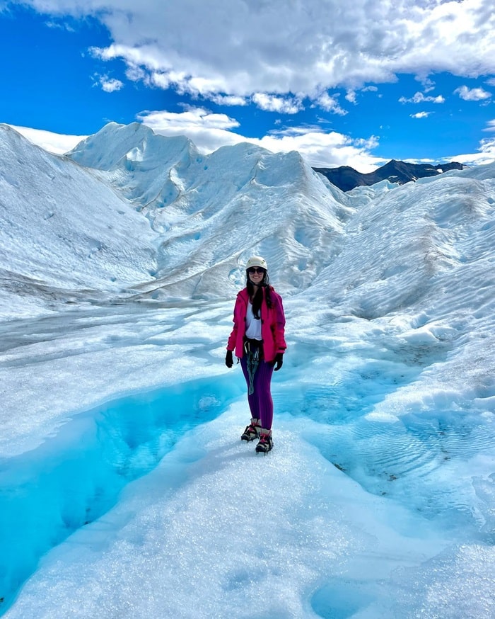 Đi bộ trên sông băng Perito Moreno là điều nên làm khi du lịch thành phố El Calafate