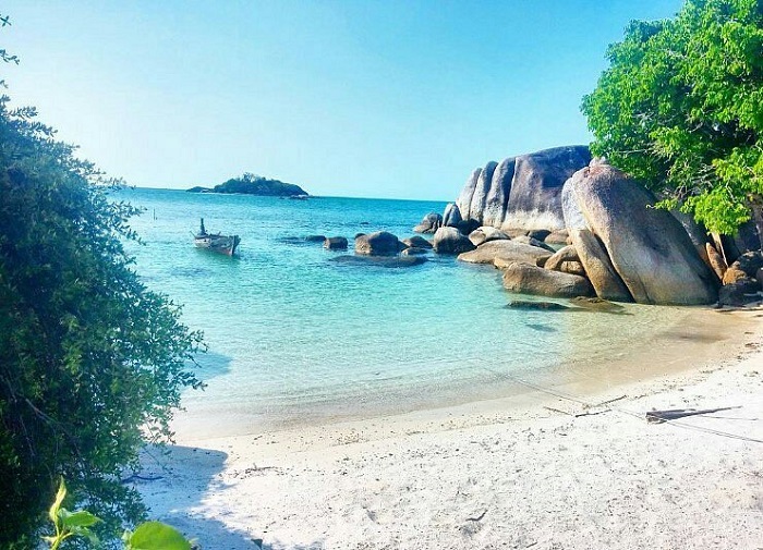 Tanjung Tinggi là địa điểm để tận hưởng trọn vẹn không khí tại quần đảo Belitung