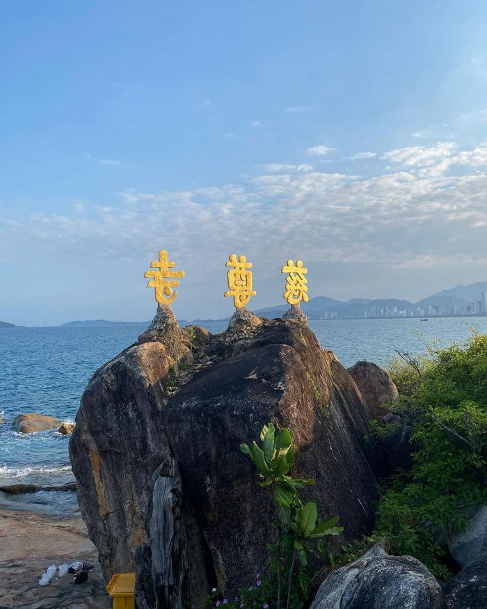 Hòn Đỏ Nha Trang bình minh