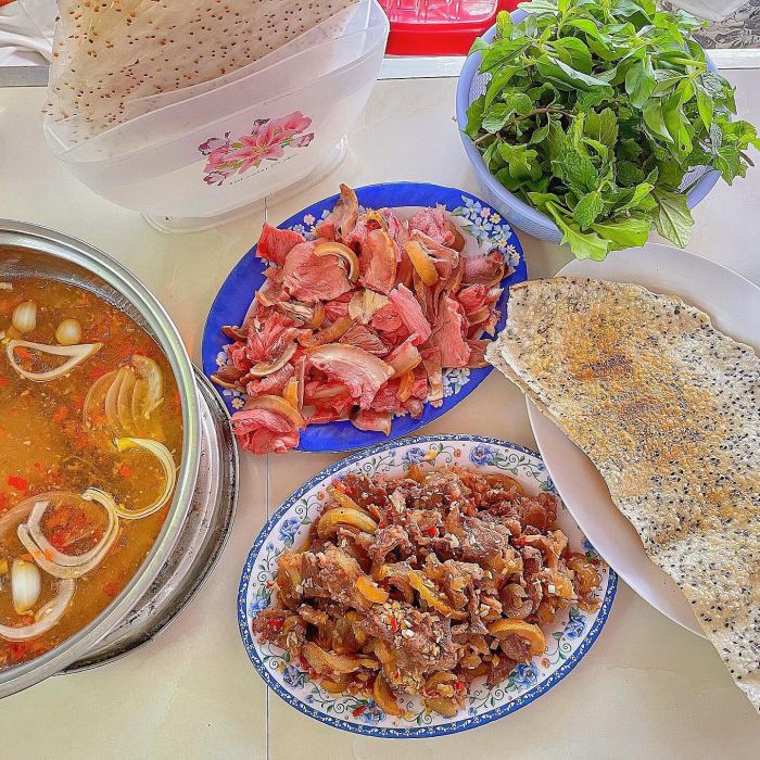 Ăn gì ở Phú Quý Bò nóng Phú Quý