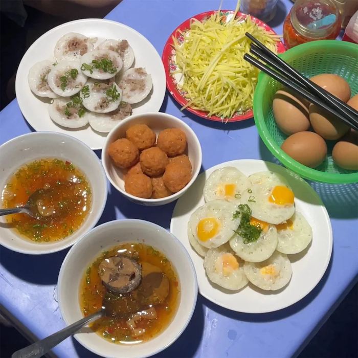 Ăn gì ở Phú Quý bánh căn