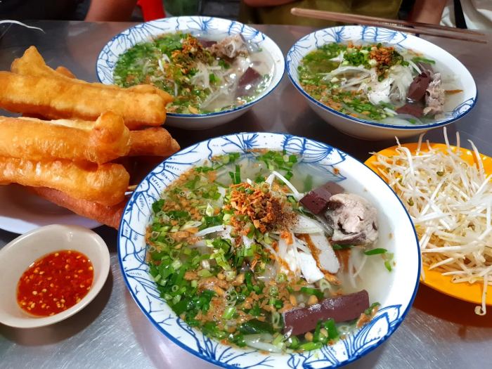  quán local ngon ở Phú Quốc Bánh canh Phụng