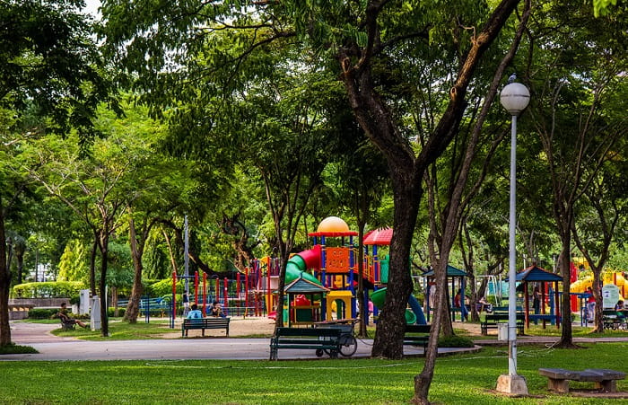 Sân chơi trẻ em là điều tuyệt vời nhất để làm và xem ở công viên Lumphini Thái Lan