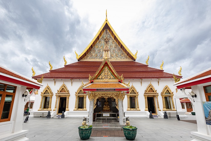 Wat Chana Songkram là điểm tham quan gần phố Khao San Thái Lan