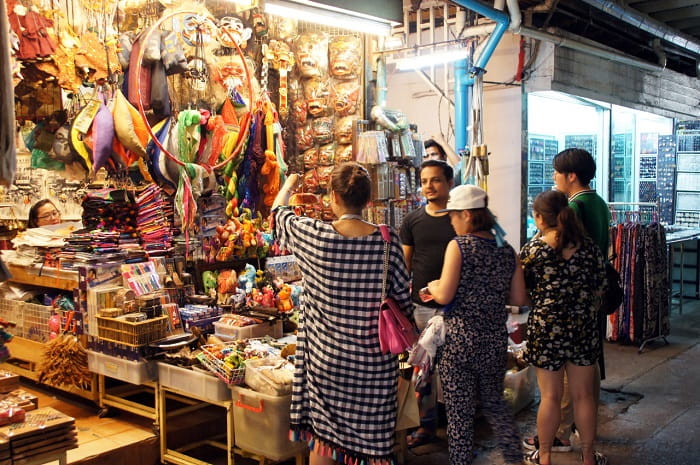 Oanh tạc phố Khao San Thái Lan