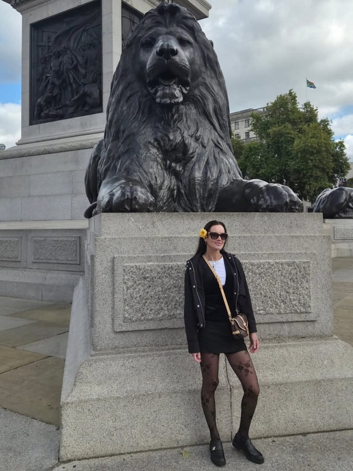 Tượng sư tử là địa điểm tham quan nổi bật ở quảng trường Trafalgar Anh