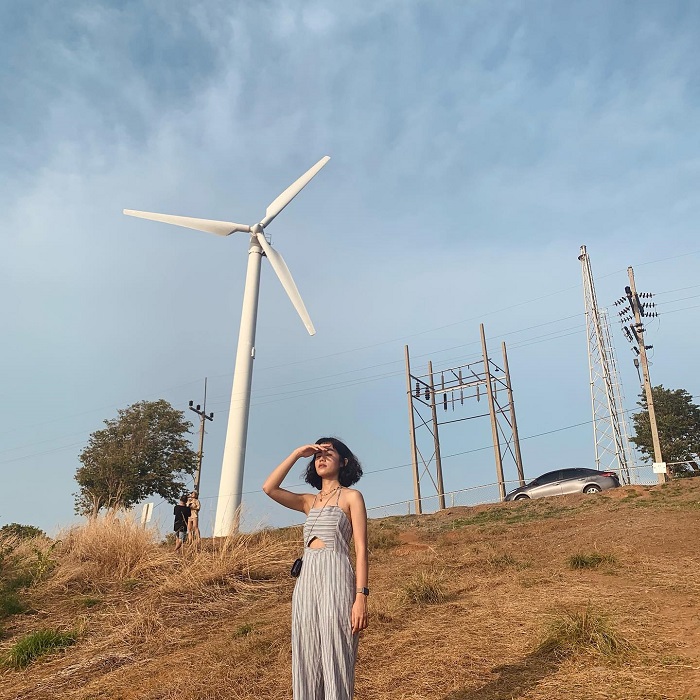 Ghé thăm điểm ngắm cảnh cối xay gió là hoạt động thú vị nên làm ở gần mũi Promthep Phuket