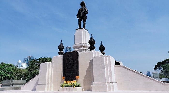 Tượng đài Vua Rama VI là điều tuyệt vời nhất để làm và xem ở công viên Lumphini Thái Lan