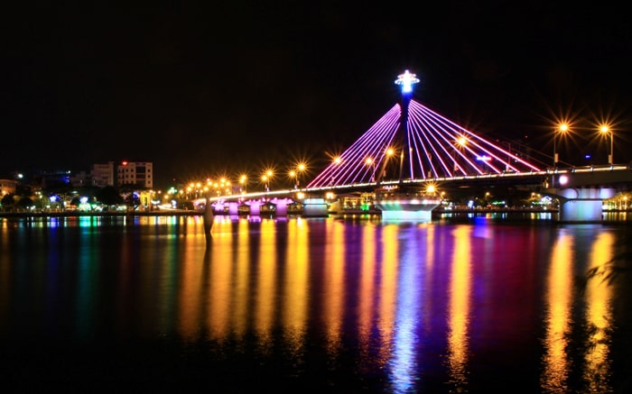 Cầu quay trên sông Hàn du lịch Đà Nẵng
