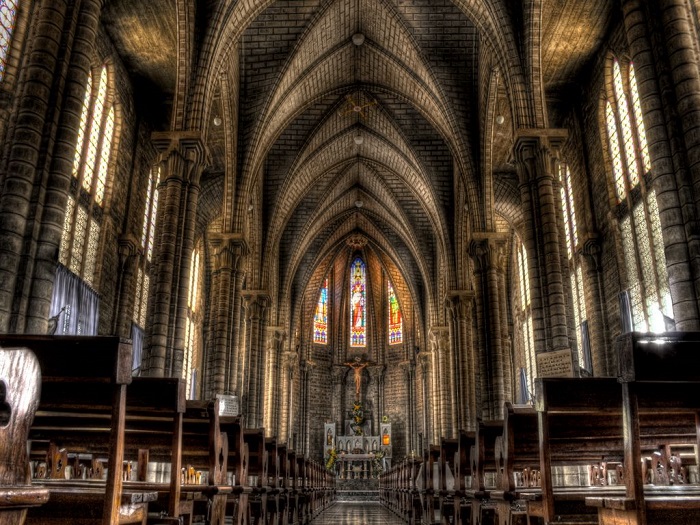 Kiến trúc bên trong nhà thờ mang đậm nét Châu Âu