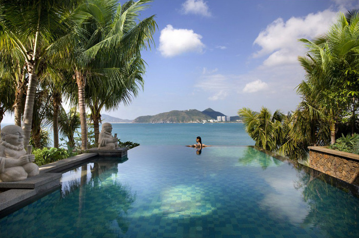 Bể bơi vô cực khách sạn Mandarin Oriental