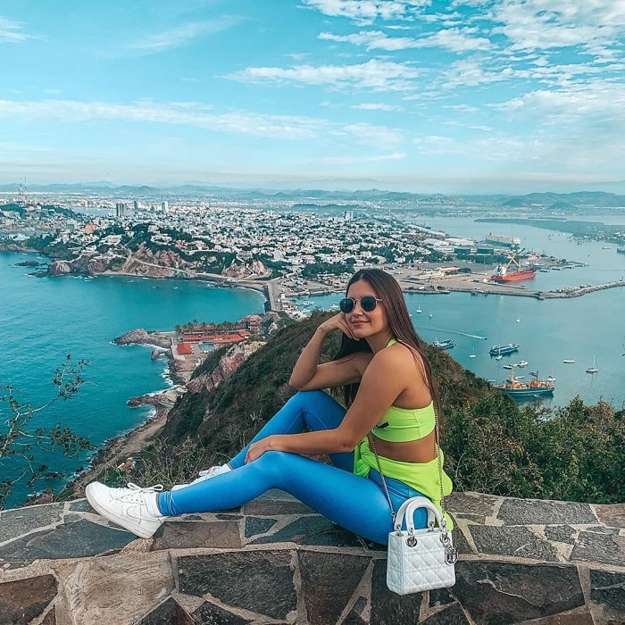 Kỳ lạ mạch nước biển phun ngược tại hang động Bufadora Mexico 