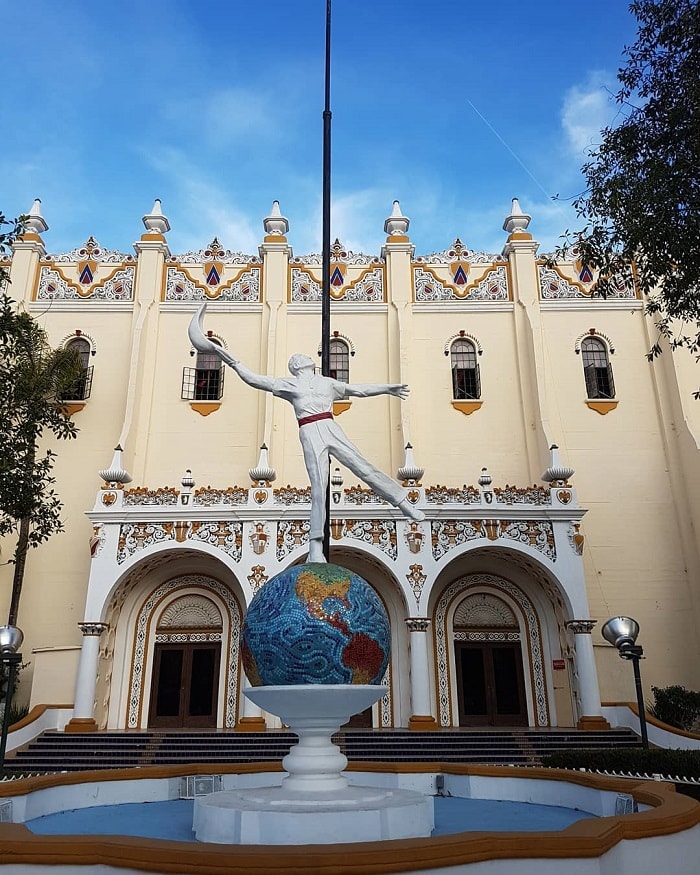 Kỳ lạ mạch nước biển phun ngược tại hang động Bufadora Mexico 