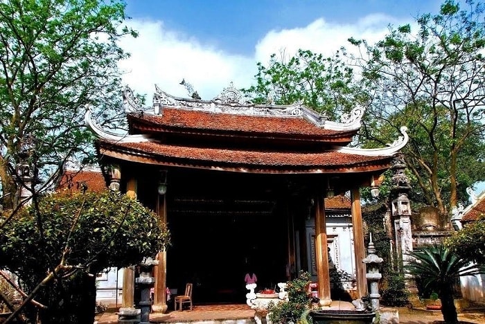 Go to Chu Dong Tu Hung Yen temple to find peace   