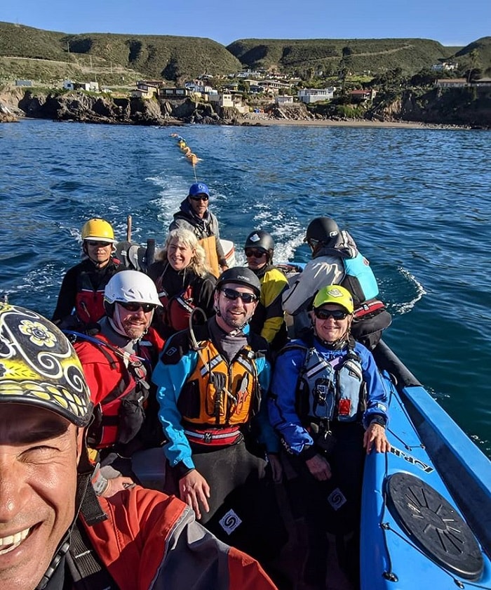 Kỳ lạ mạch nước biển phun ngược tại hang động Bufadora Mexico 