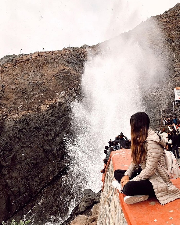 Kỳ lạ mạch nước biển phun ngược tại hang động Bufadora Mexico 