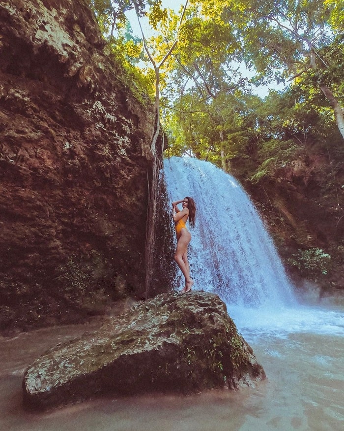 Phát hờn với vẻ đẹp của thác nước Erawan Thái Lan