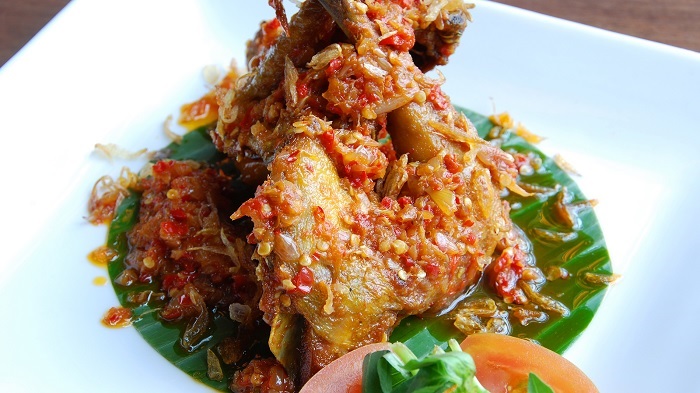 Thịt gà rán Ayam goreng - Món ăn Indonesia