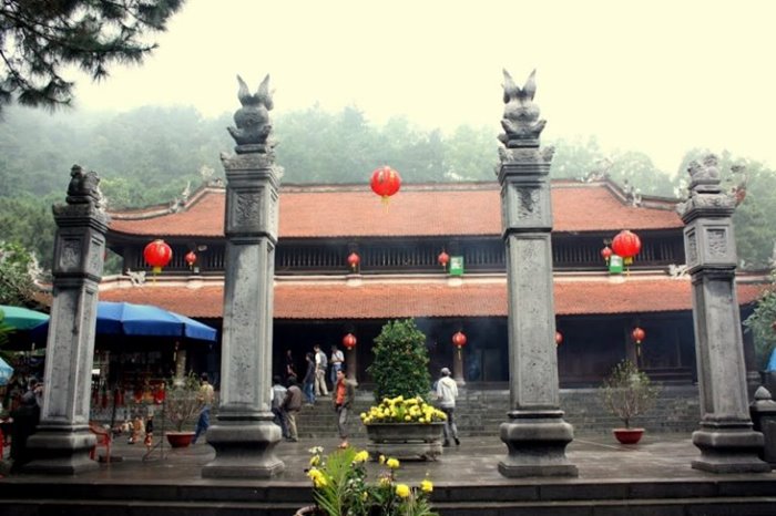 Non Nuoc Pagoda at Giong Soc Son Temple 