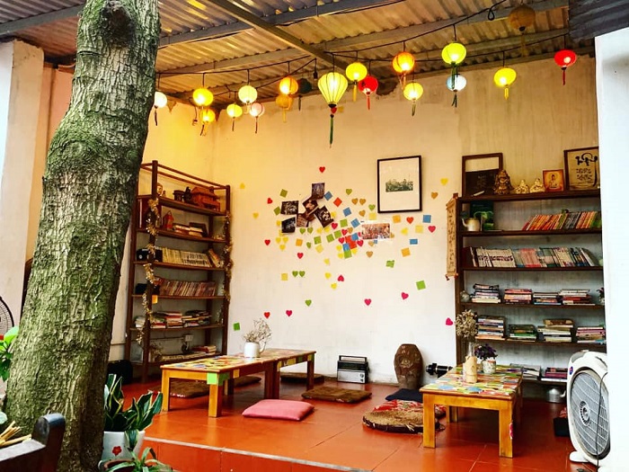 The Booklink Cafe là một trong những quán cà phê sách ở Hà Nội