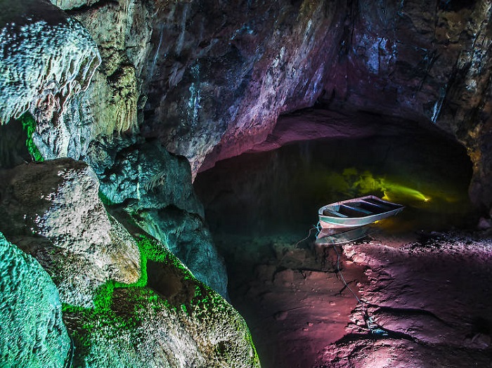 Hang động Wookey Hole - Những địa điểm huyền bí ở Anh
